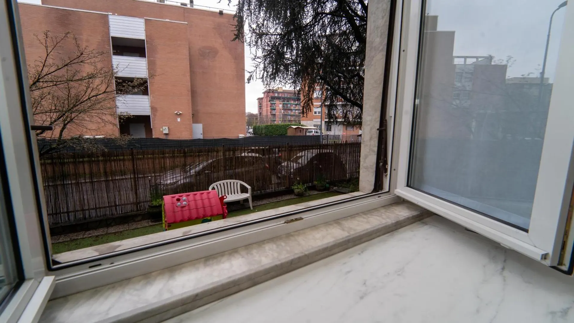 Apartment Milano-Niguarda District 0*, Милан Италия