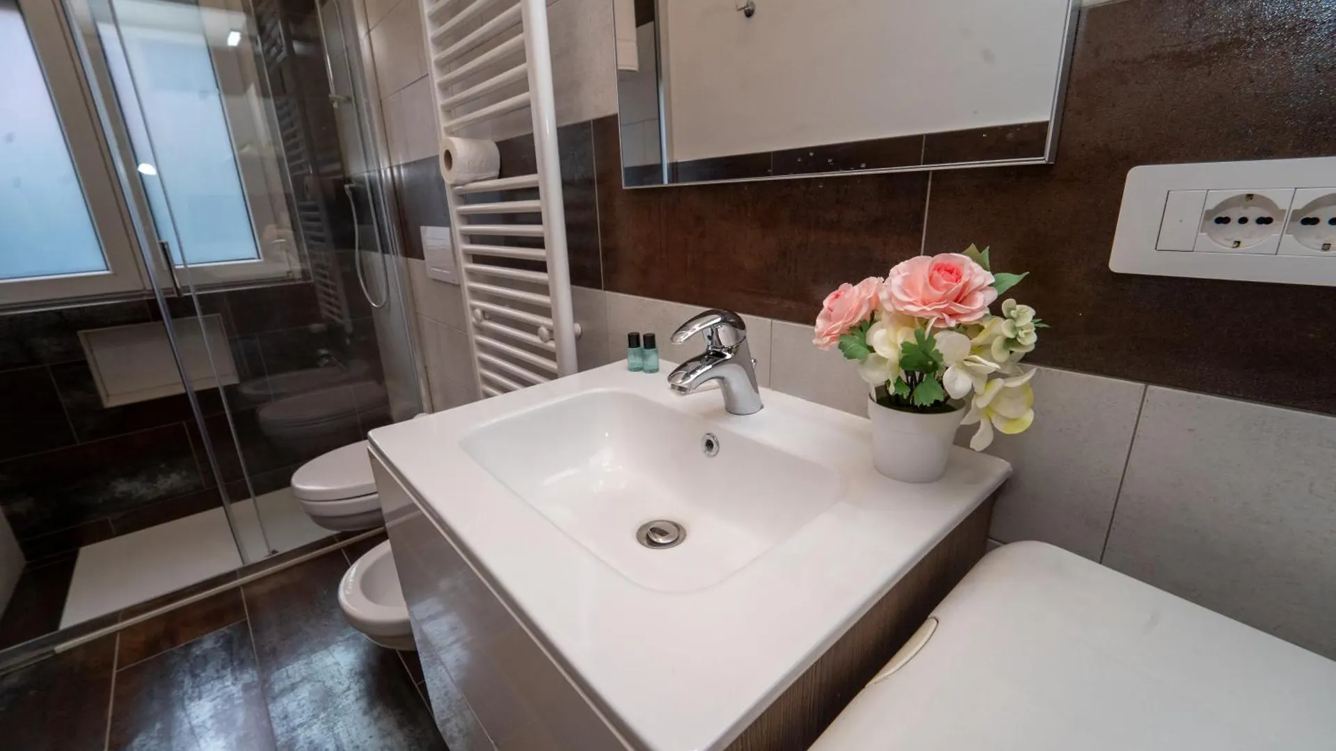 Apartment Milano-Niguarda District 0*, Милан